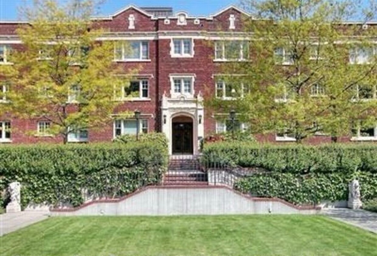 Primary Photo - Timeless Queen Anne Condo with Modern Amen...