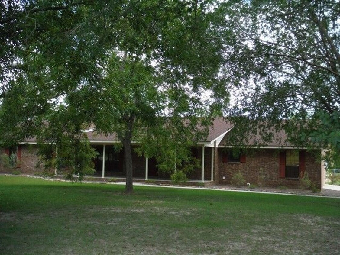 Primary Photo - Private 1-Acre Retreat with Pool, Screened...
