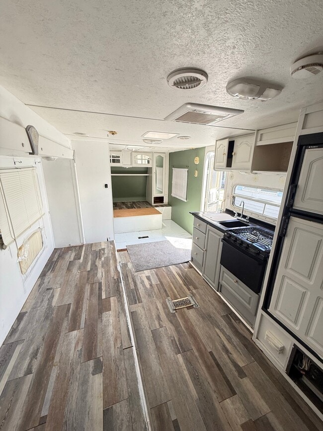 Foto del edificio - 622 N Beach St