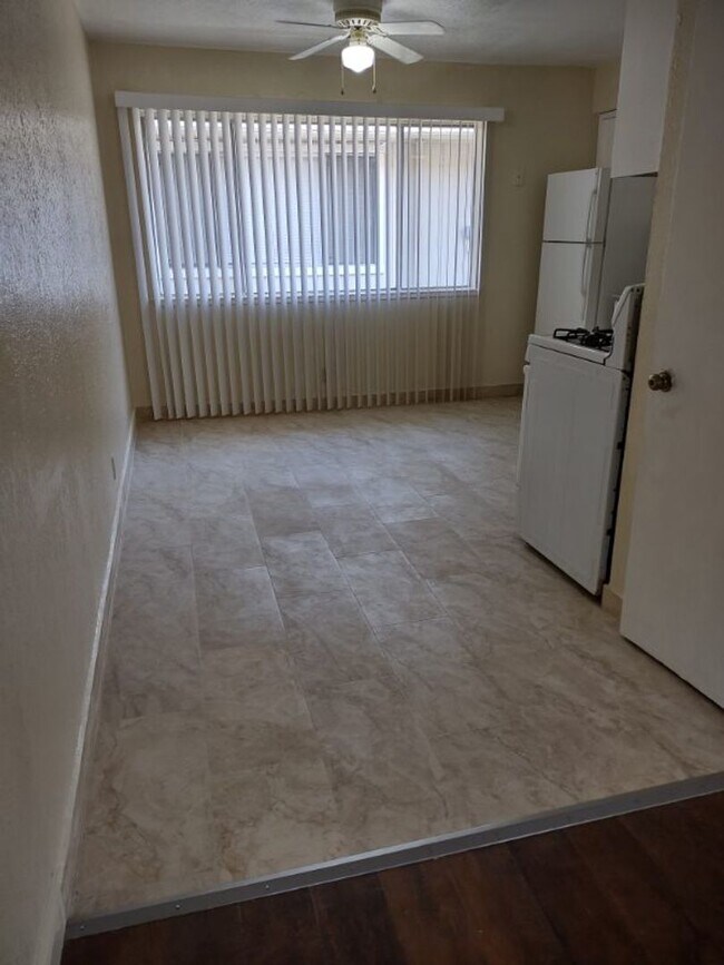 Foto del edificio - Refurbished 2bd Apartment in 4-Plex Building