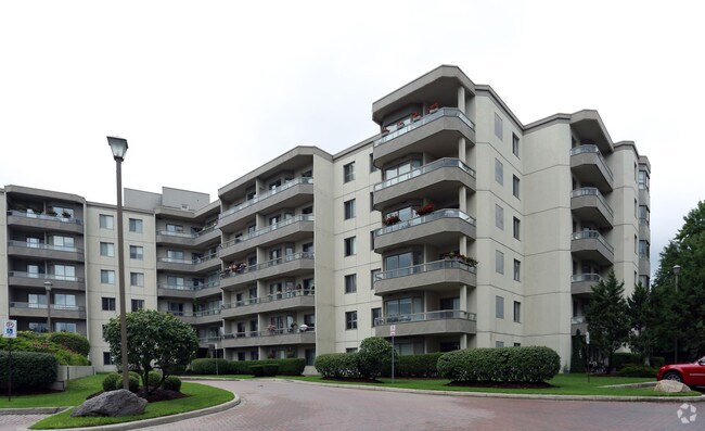 Building Photo - Rosecliffe Gardens I