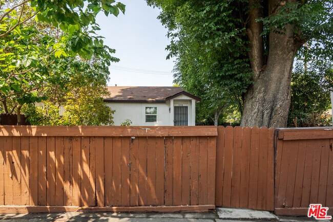 Building Photo - 10718 Elliott Ave