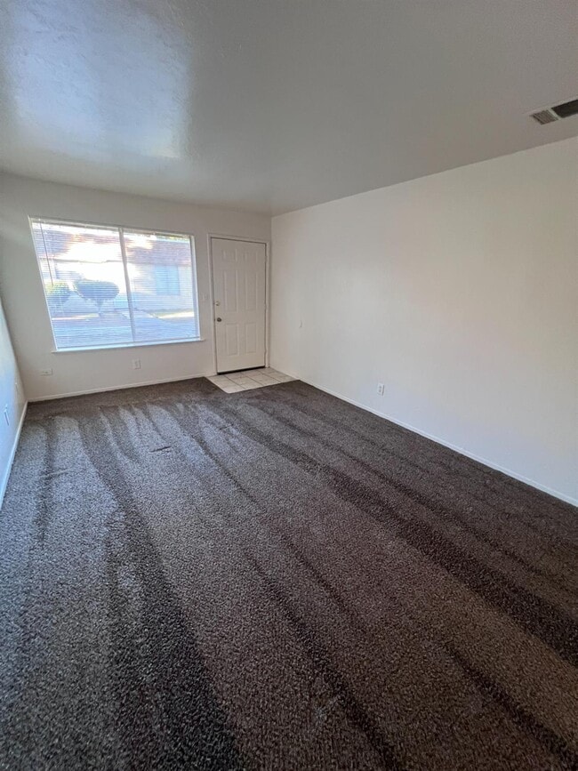 Building Photo - 461 Minnewawa Ave