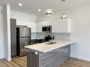 Building Photo - 1653 Midtown Pl