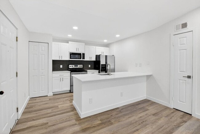 Building Photo - 1825 Palm Cove Blvd