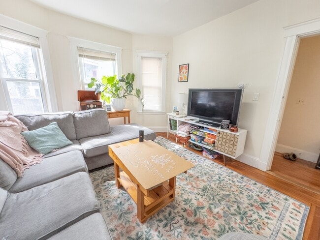 Photo - 70 Line St Apartment