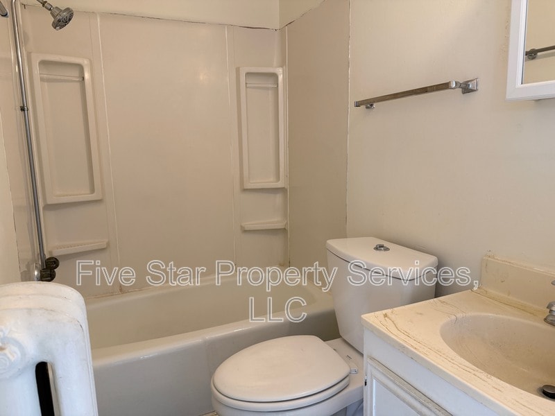 Building Photo - 529 S Park Ave