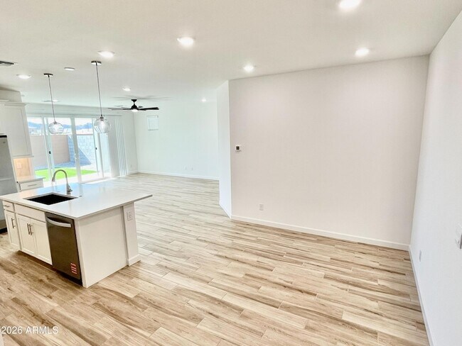 Building Photo - 6949 W Buckhorn Trail