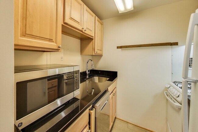 Photo - Sunny Studio in Downtown Rockville - ALL U... Apartment
