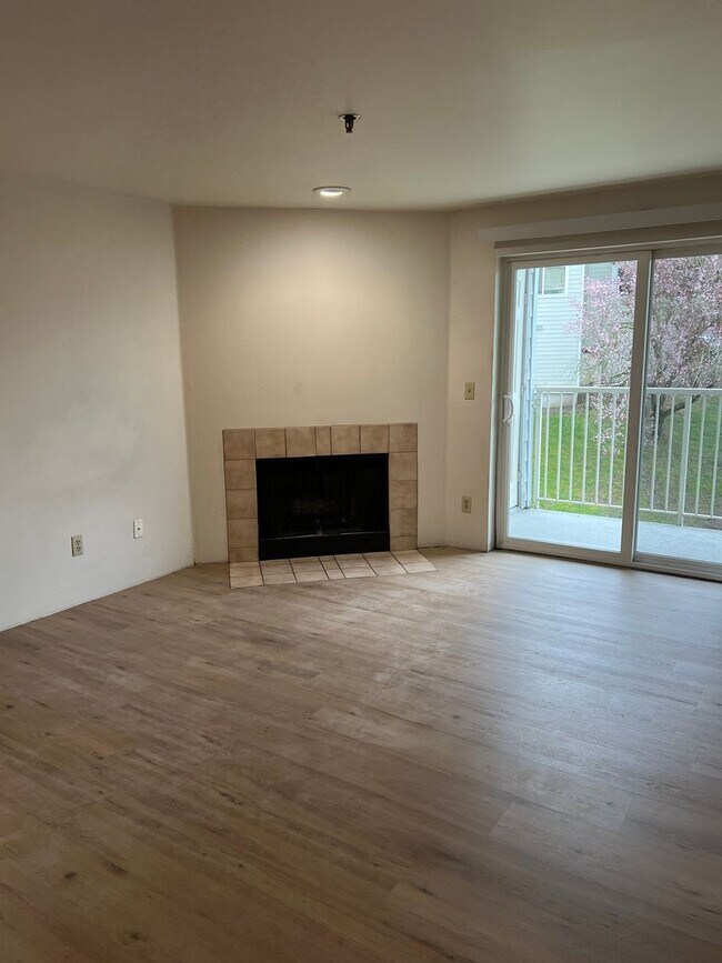 Foto del edificio - Beautifully Maintained condo Renton!