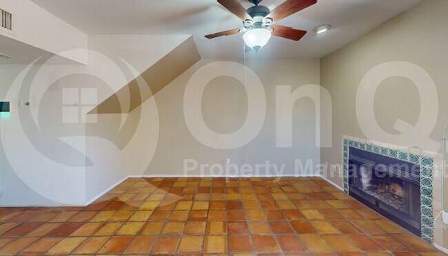 Building Photo - 635 West Calle de las Lomitas