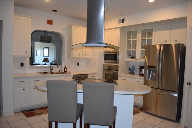 Building Photo - 495 Mariners Dr