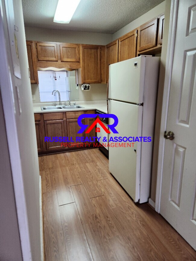 Foto del edificio - One Level Condo- 1BR-1BA
