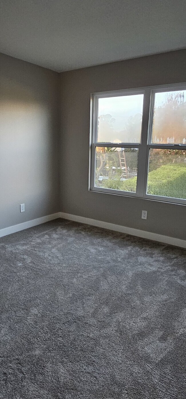 Foto del edificio - Beautiful 2-bedroom, 1-bath  upstairs unit