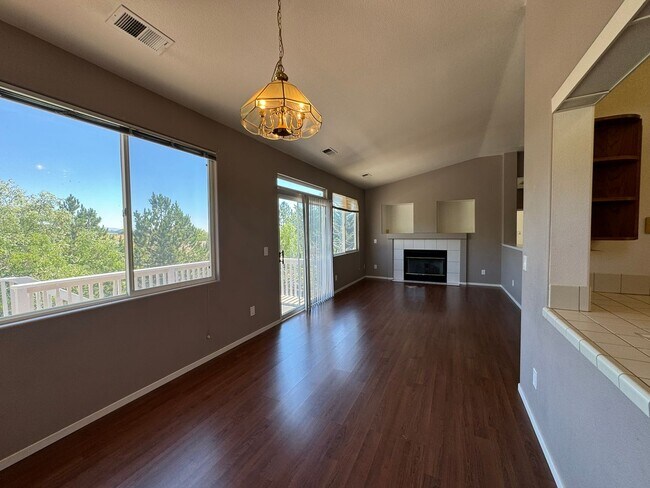 Foto del edificio - 5435 Twin Creeks Dr