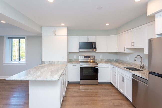 Interior Photo - 925 at North