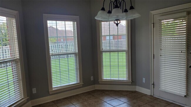 Building Photo - 9765 Helmsley Cir