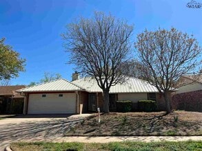 Building Photo - 2108 Selma Dr
