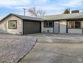 Building Photo - 1121 Holguin St