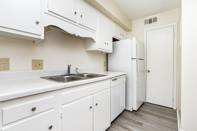 Building Photo - 1232 Teakwood Pl