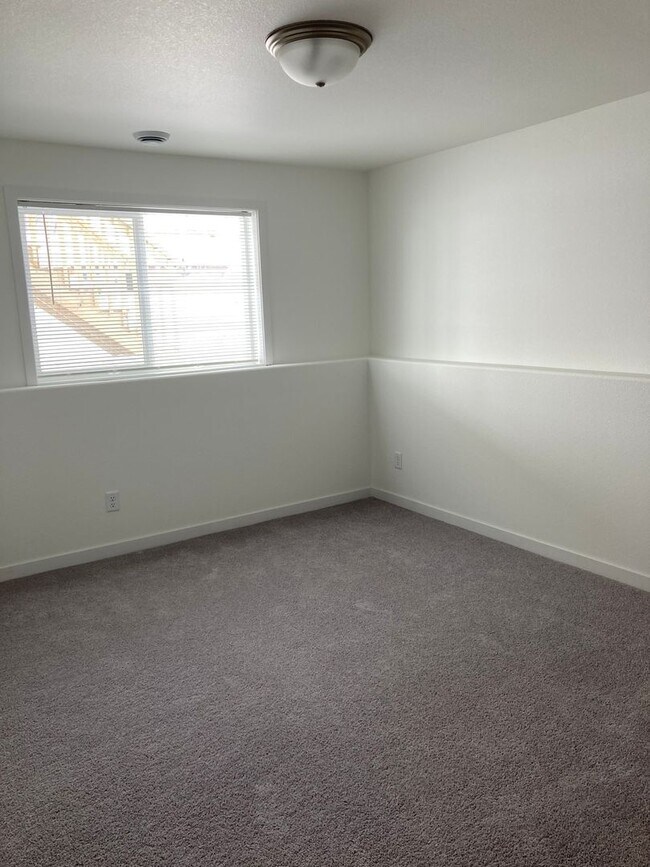 Foto del edificio - 4 Bed  3 Bath Twin Home