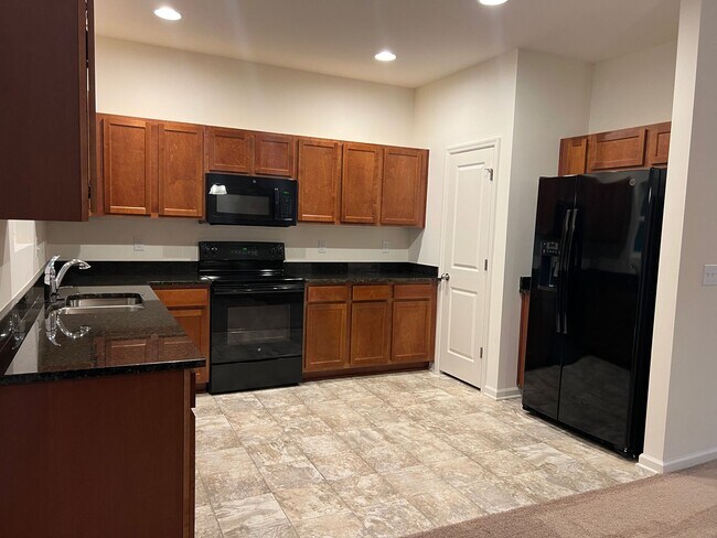 Building Photo - Coming Soon - Lovely 2 Bedroom 2.5 Bath To...