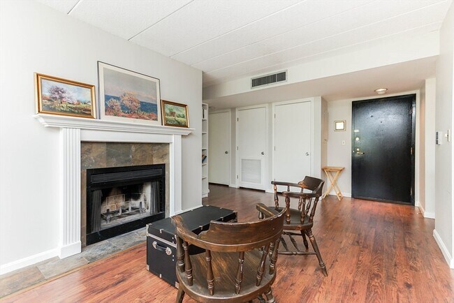 Building Photo - 85 Brainerd Rd