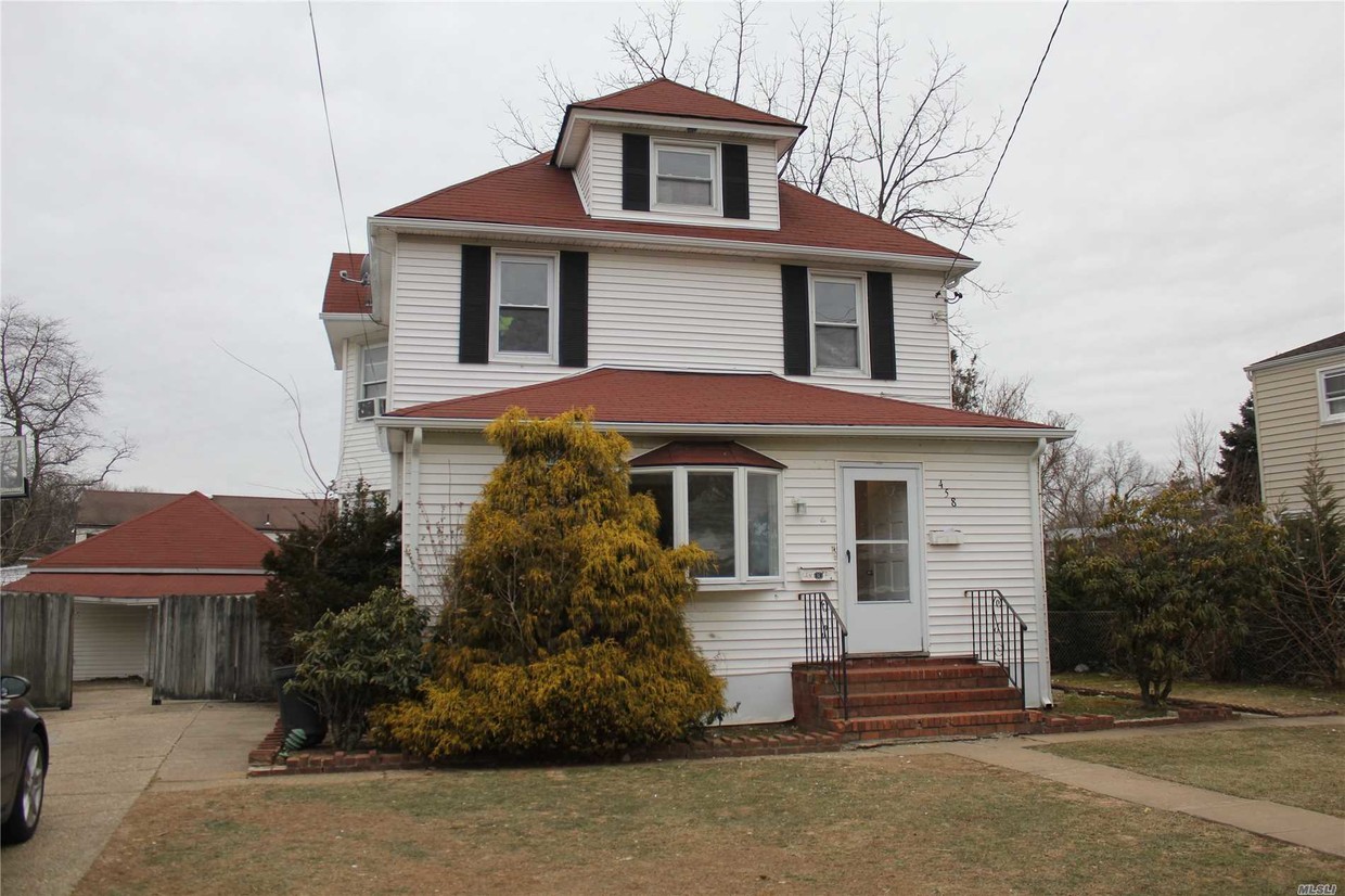 Primary Photo - 458 Mulberry Ln