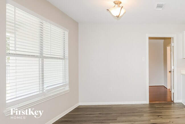 Foto del edificio - 7122 Woodland Oaks