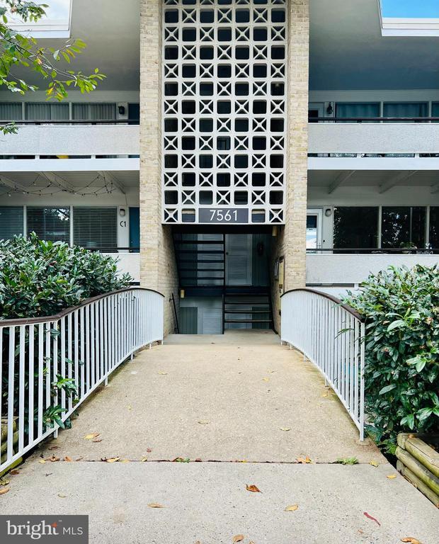 Building Photo - 7561 Spring Lake Dr
