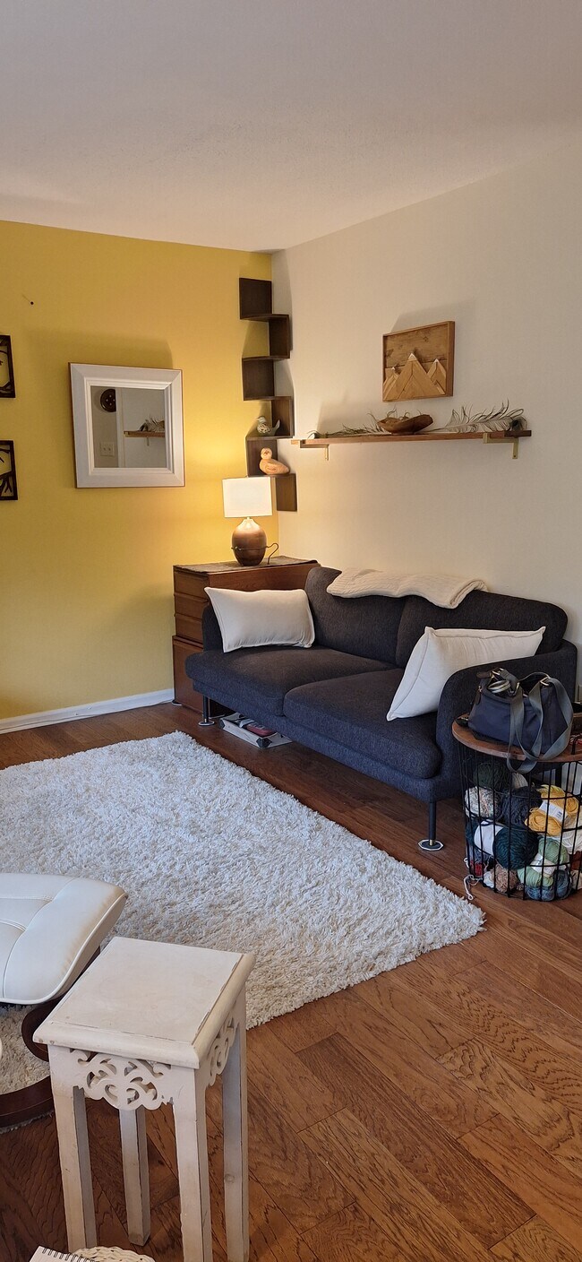 Foto del edificio - 807 W Trinity Ave