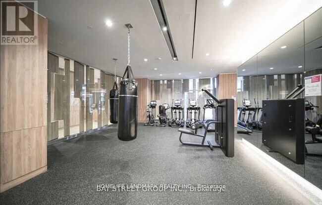 Building Photo - 27 Bathurst St