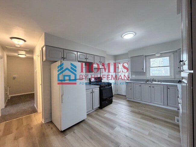 Foto del edificio - Four Bedroom House