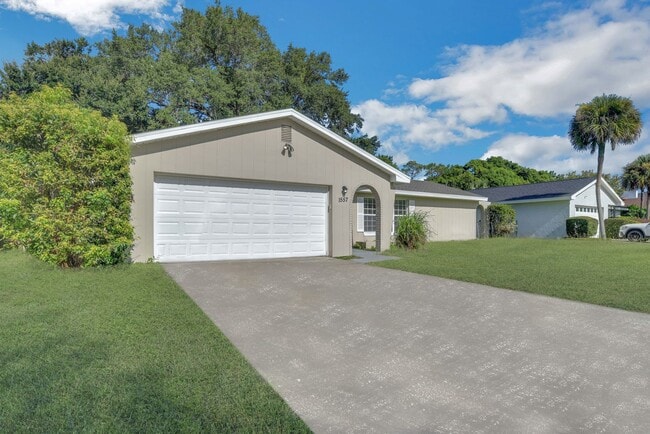 Building Photo - 1557 Nottingham Dr