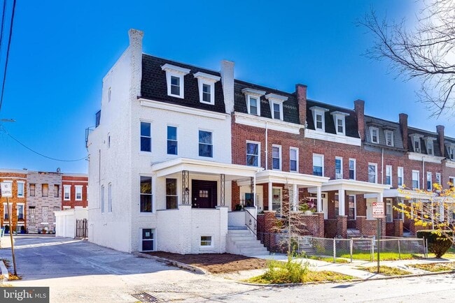 Building Photo - 2323 Whittier Ave