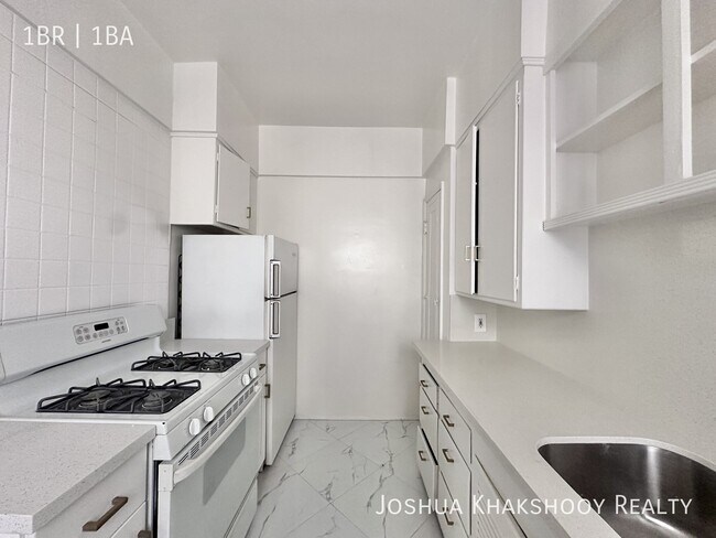 Foto del edificio - 353 N Sycamore Ave