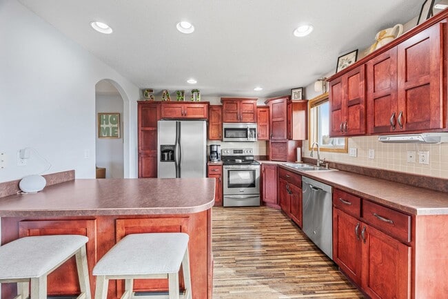 Building Photo - Spacious & Stylish 4-Bedroom Home in West ...