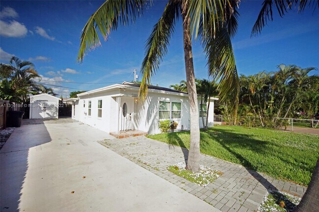 Building Photo - 621 Hudson Rd