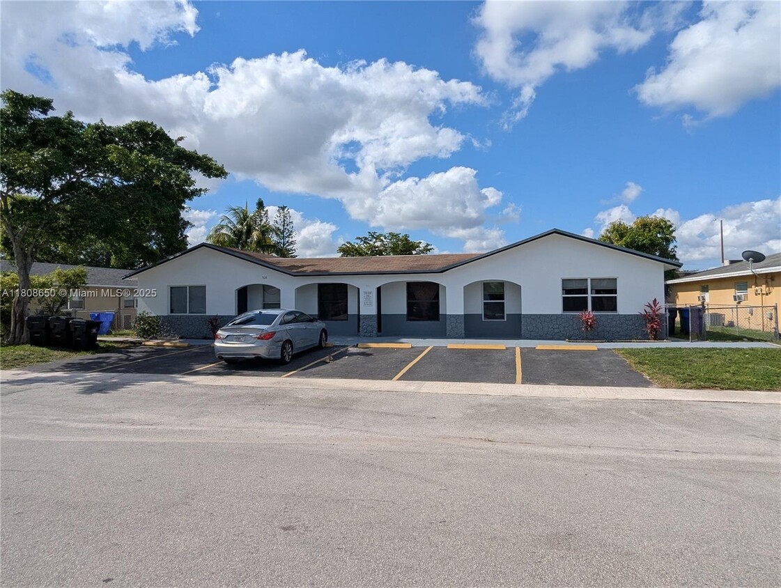 Primary Photo - 7610 SW 10th St