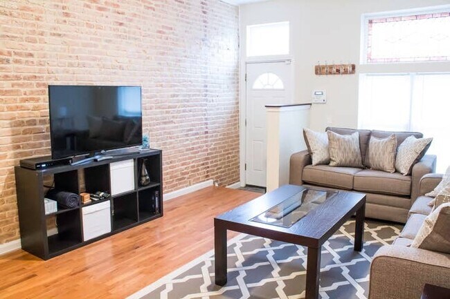 Foto del edificio - 210 N Kenwood Ave