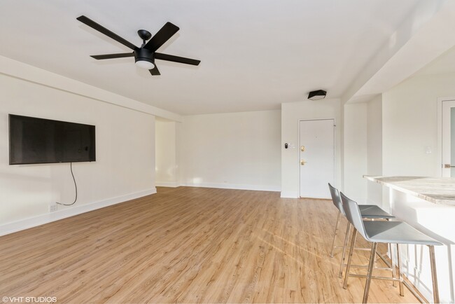 Foto del edificio - 4900 N Marine Dr
