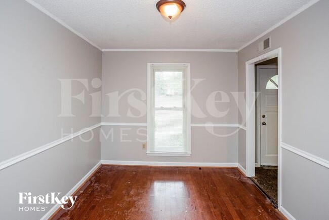 Foto del edificio - 6311 Kingscrest Ln