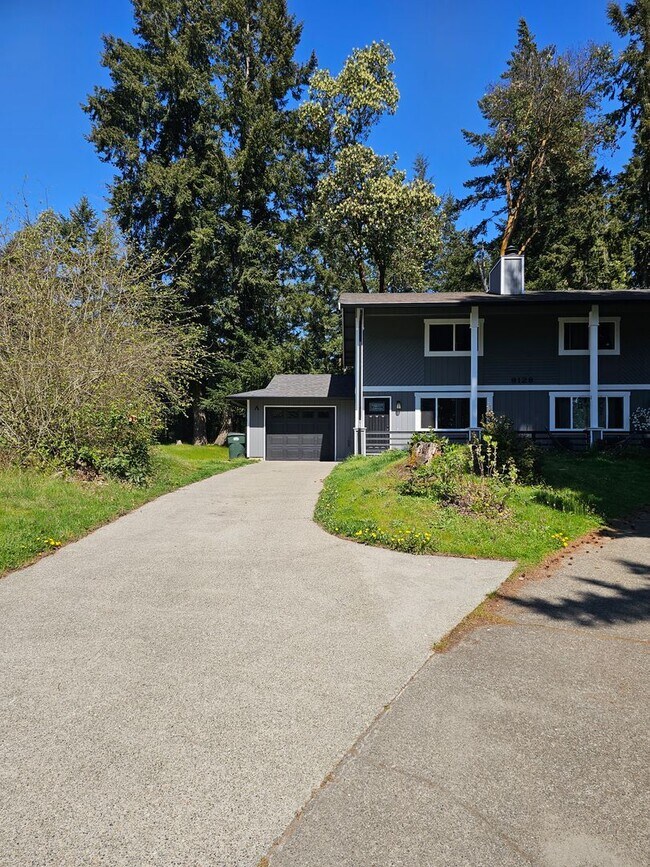 Building Photo - Amazing Location! Renovated 2Bed/1.5 Bath ...