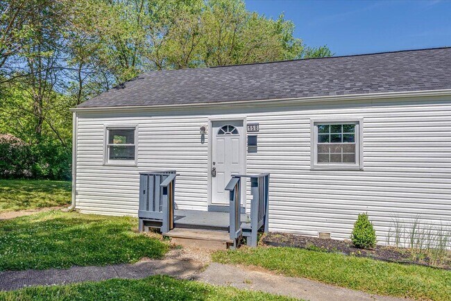 Foto del edificio - 158 Hamilton Cir