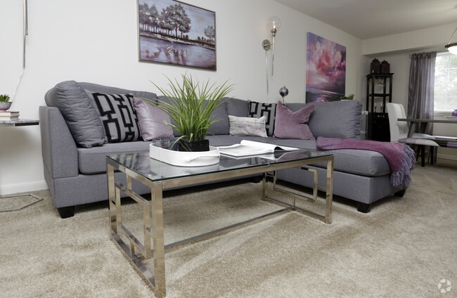 2BR, 1BA - 801 SF - Oakridge Manor Apartments