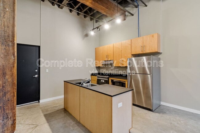 Building Photo - 614 S 7th St