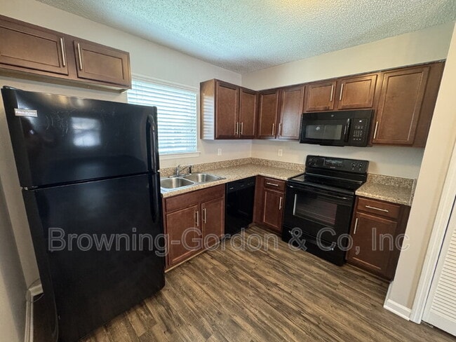 Building Photo - 1303 Acklen Ave