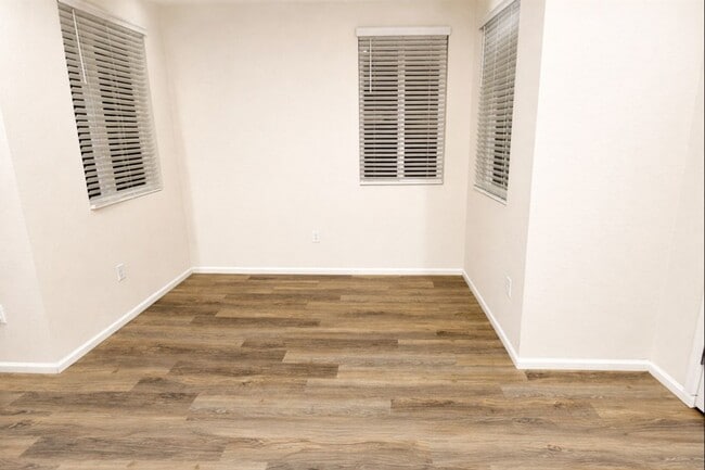 Foto del edificio - Long Realty & Property Management - 3 Bedroom Townhome in Aurora Highlands