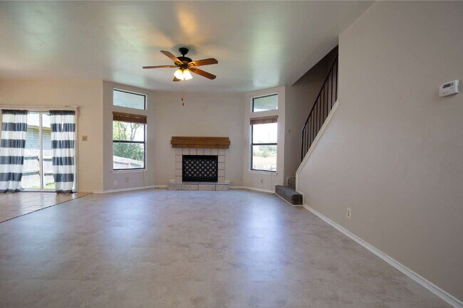 Foto del edificio - Charming 3-Bedroom Home in Feather Ridge –...