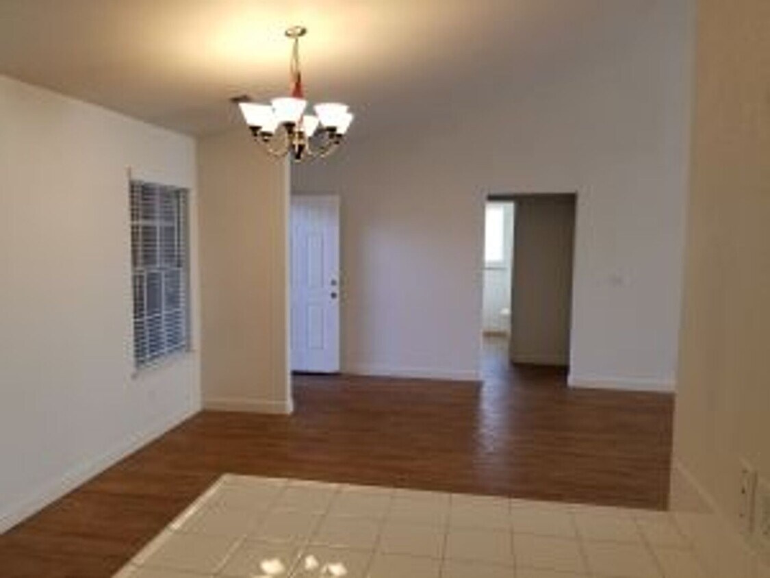 Building Photo - Kingsburg For Rent